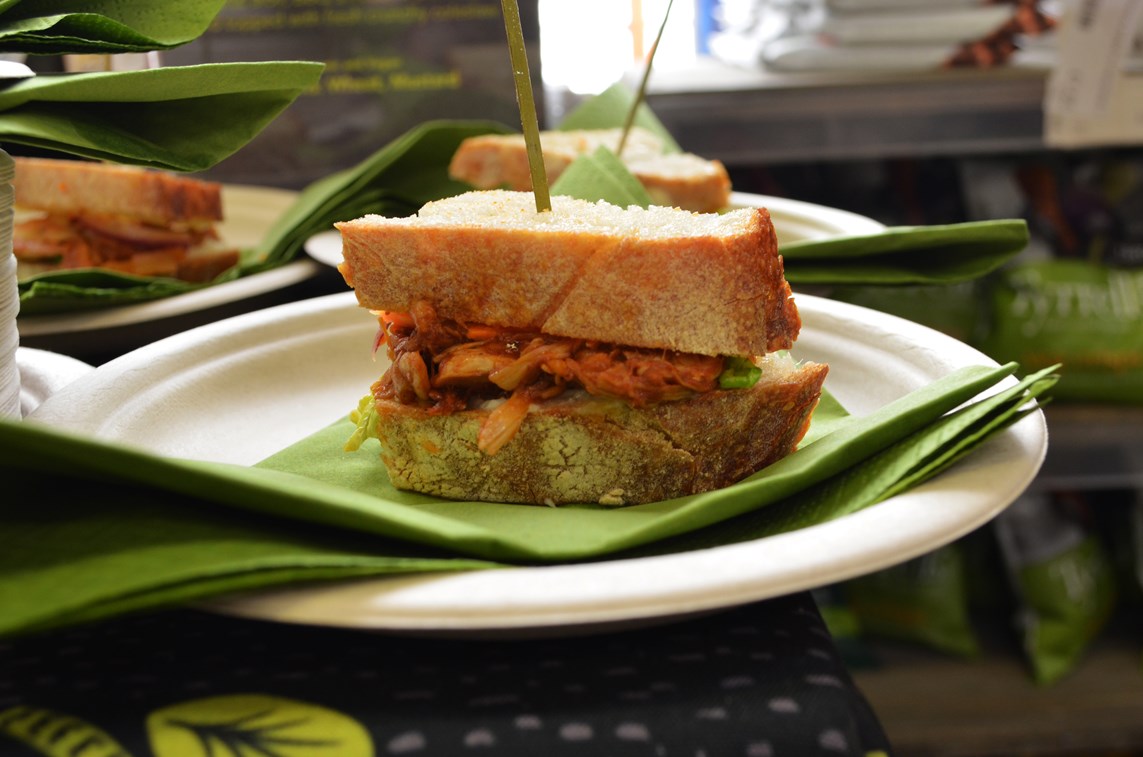 jackfruit sandwich on a plate with a green napkin